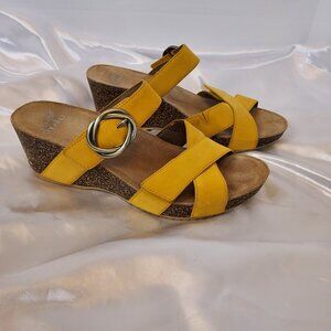 Dansko Susie Mango Milled Nubuck Wedge Slip On Sandals Size 39/8.5